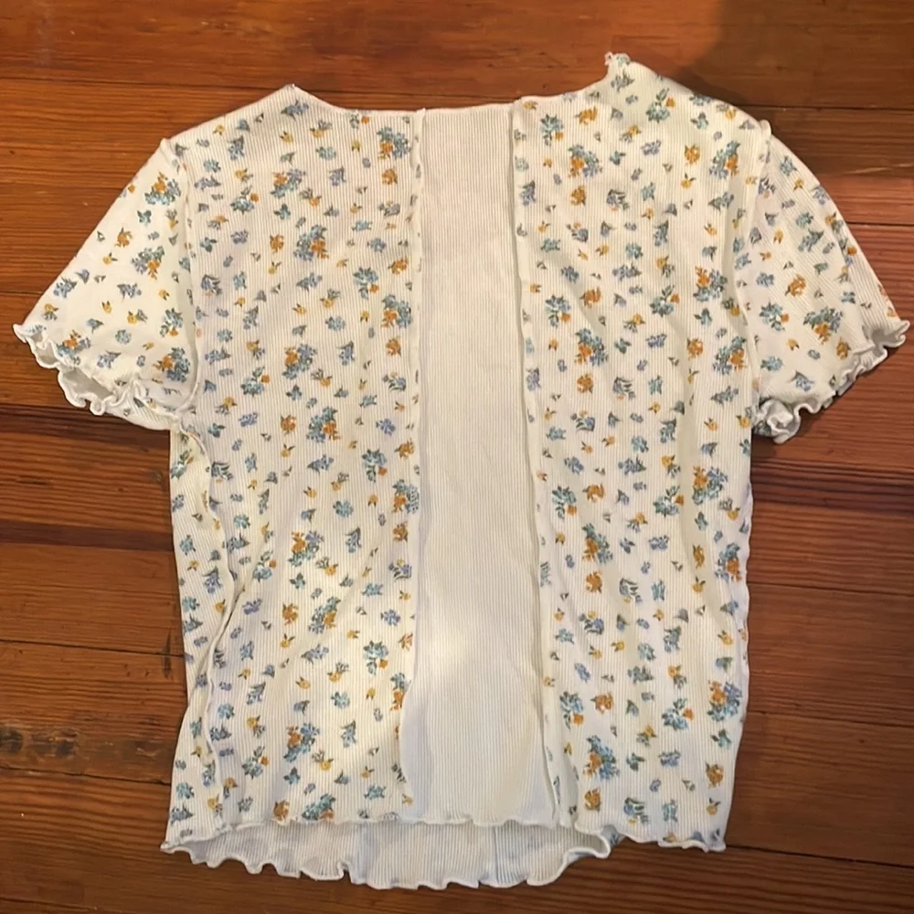 Cropped Ribbed Floral Tee - Picture 3 of 4